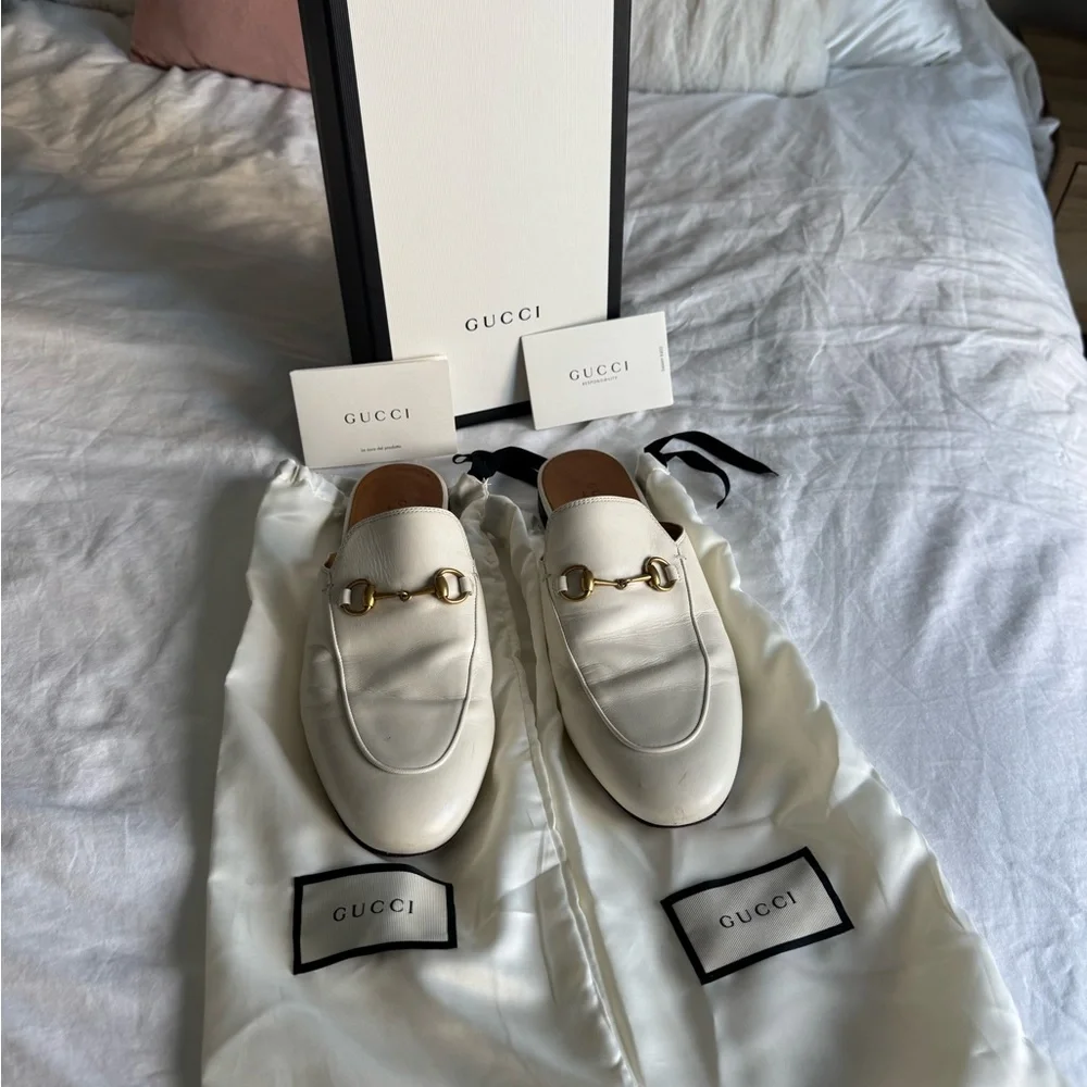 Gucci Cream Loafers with Gold Details - Picture 4 of 16